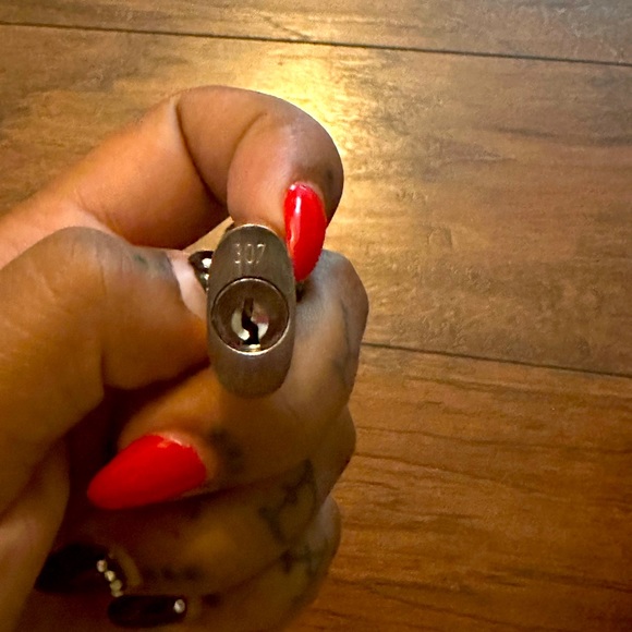 Rare Silver LV luggage Lock - Picture 4 of 4